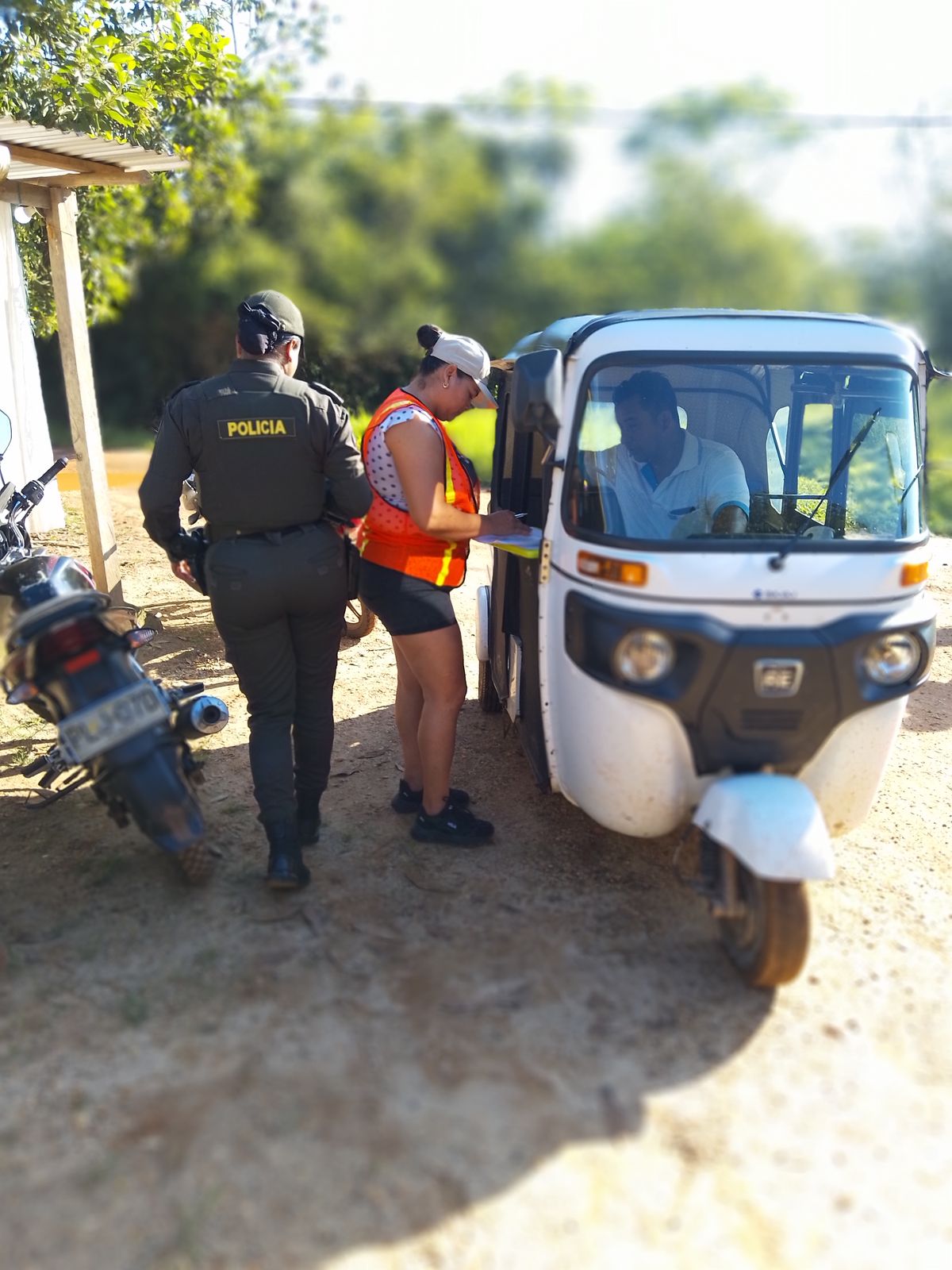 Ing. Heriberto Rojas Rodríguez — Toma de información en el terreno, Mapiripán, Meta (estudio de transporte público mixto)